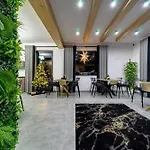 Gasthof Lux Wolf Jacuzzi&sauna&grota Solna 3*
