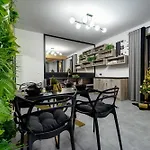 Guest house Lux Wolf Jacuzzi&sauna&grota Solna 3*