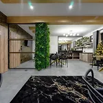 Lux Wolf Jacuzzi&sauna&grota Solna بيت ضيافة 3*