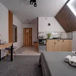 Lux Wolf Jacuzzi&sauna&grota Solna 3*