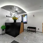 Lux Wolf Jacuzzi&sauna&grota Solna