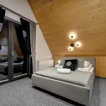 Lux Wolf Jacuzzi&sauna&grota Solna