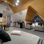Lux Wolf Jacuzzi&sauna&grota Solna Gasthof