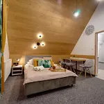 بيت ضيافة Lux Wolf Jacuzzi&sauna&grota Solna