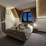 Lux Wolf Jacuzzi&sauna&grota Solna بيت ضيافة 3*
