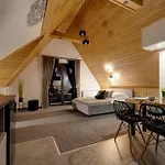 Lux Wolf Jacuzzi&sauna&grota Solna Gasthof