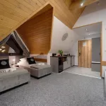 Lux Wolf Jacuzzi&sauna&grota Solna Guest house 3*