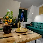 Guest house Lux Wolf Jacuzzi&sauna&grota Solna 3*
