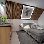 Lux Wolf Jacuzzi&sauna&grota Solna
