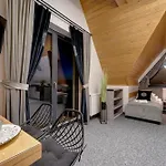 Lux Wolf Jacuzzi&sauna&grota Solna Guest house 3*