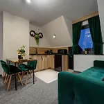 Lux Wolf Jacuzzi&sauna&grota Solna 3*