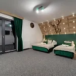 Lux Wolf Jacuzzi&sauna&grota Solna Vendégház 3*
