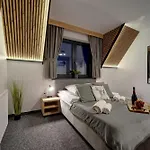 Lux Wolf Jacuzzi&sauna&grota Solna 3*
