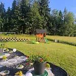 Lux Wolf Jacuzzi&sauna&grota Solna 3*