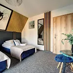 Gasthof Lux Wolf Jacuzzi&sauna&grota Solna 3*
