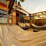 Lux Wolf Jacuzzi&sauna&grota Solna Guest house 3*