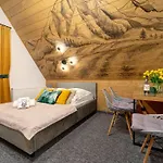 Lux Wolf Jacuzzi&sauna&grota Solna Guest house 3*