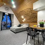 Lux Wolf Jacuzzi&sauna&grota Solna Guest house 3*