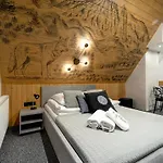 Lux Wolf Jacuzzi&sauna&grota Solna