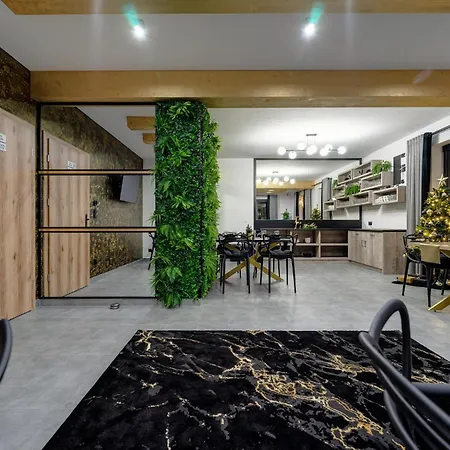 Lux Wolf 招待所 3*