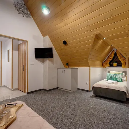 Lux Wolf Jacuzzi&sauna&grota Solna 3*