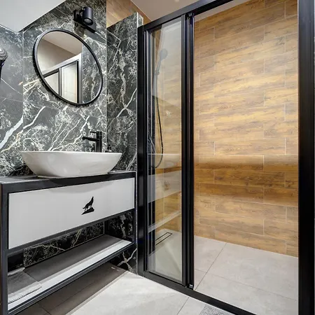 招待所 Lux Wolf 布库维纳塔然斯卡