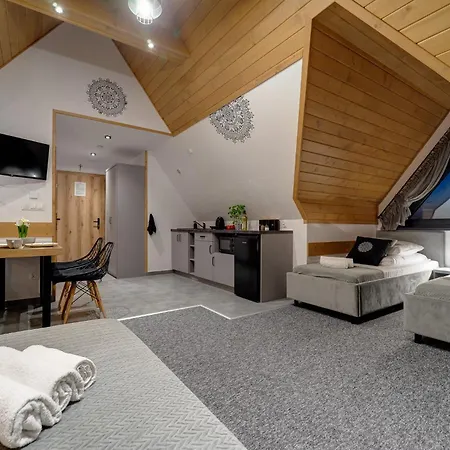 Lux Wolf 招待所 布库维纳塔然斯卡