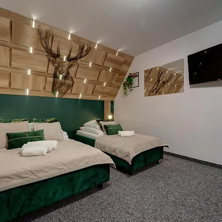 Lux Wolf Jacuzzi&sauna&grota Solna Pensión 3*