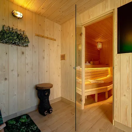 Lux Wolf Jacuzzi&sauna&grota Solna Pensión