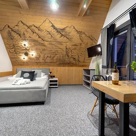 Lux Wolf Jacuzzi&sauna&grota Solna ゲストハウス 3*