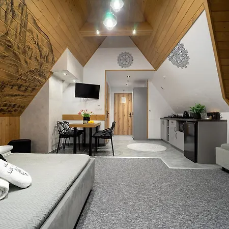 Lux Wolf Jacuzzi&sauna&grota Solna Pensión 3*