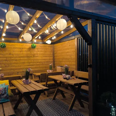 Pensión Lux Wolf Jacuzzi&sauna&grota Solna 3*