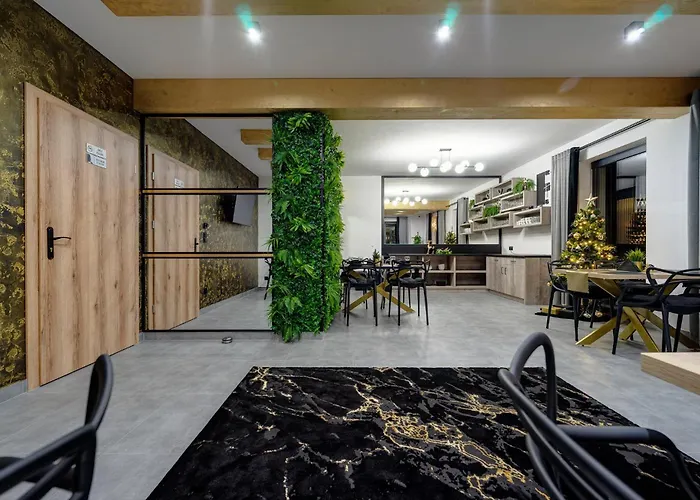 Lux Wolf Pensión 3*