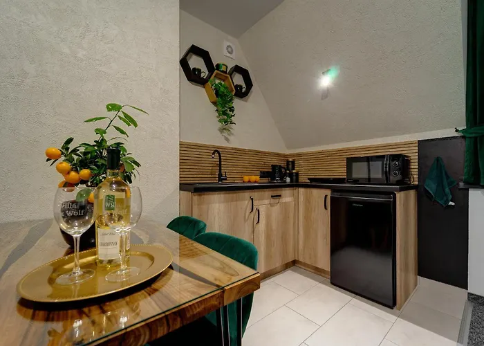 Lux Wolf Pensión 3*